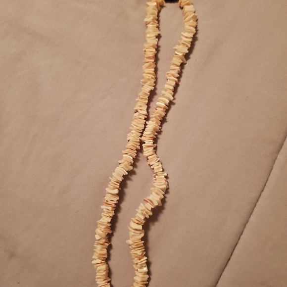 Shell necklace - Picture 3 of 3